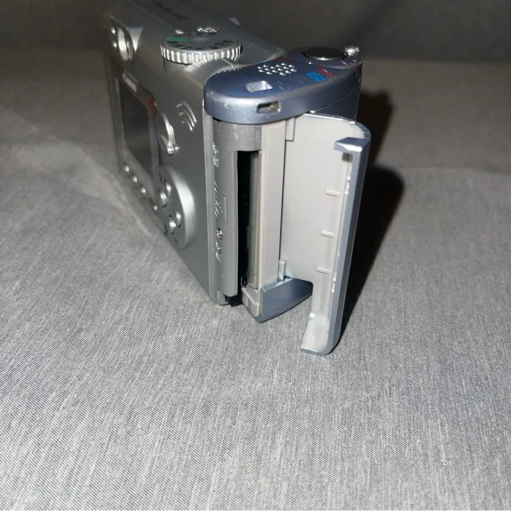 Canon PowerShot A60 2.0MP Digital Camera No Memory Card use for parts